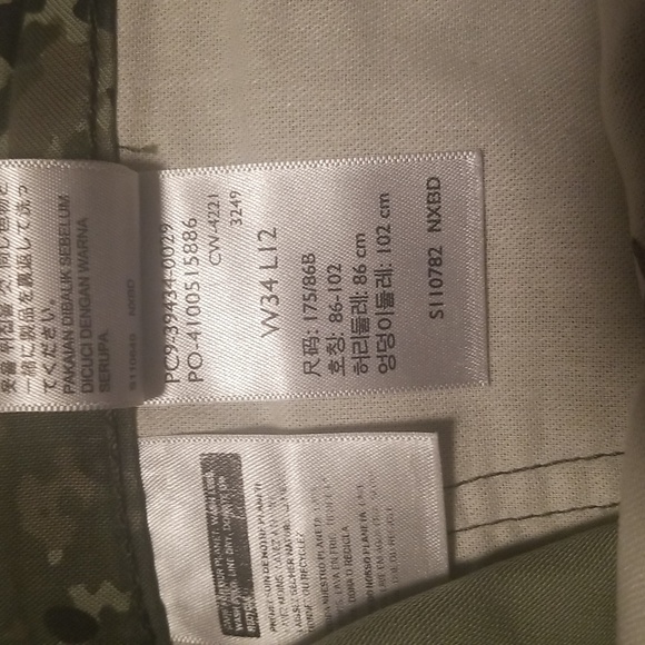 Men's Levi Baggy shorts,; Camouflage Green; Size W34 L12 - Picture 9 of 9